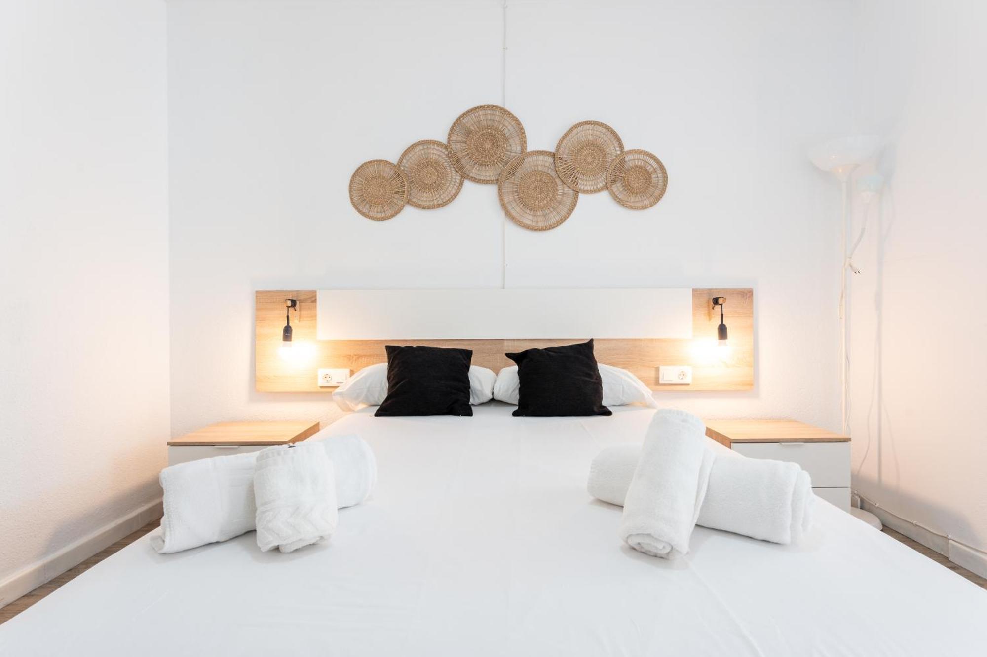 Bhost - Roca Castle Apartment Torremolinos Exterior photo